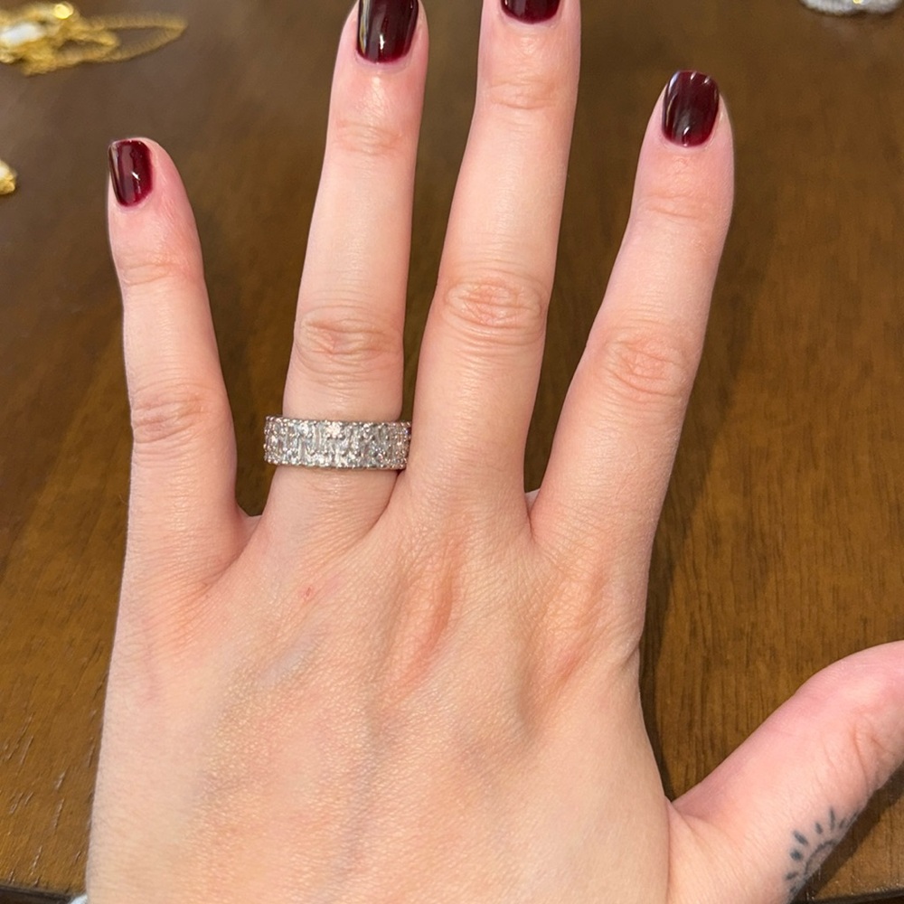 Silver stone ring